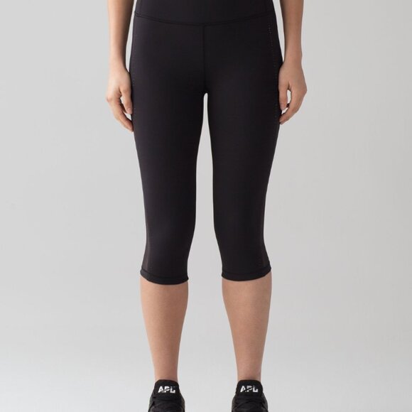Lululemon Smooth Stride Crop Black Size 2 Stylish Mesh on Side Leggings - Picture 15 of 16